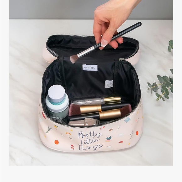 Pretty Little Things Pink Cosmetic Travel Case - Picture 4 of 4
